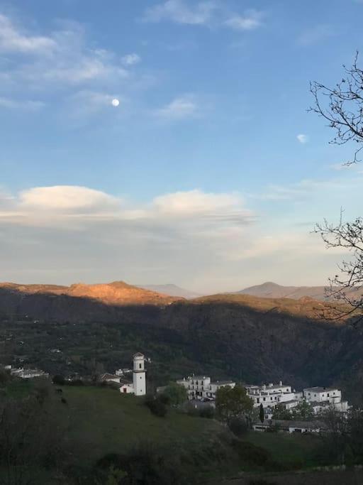La Casa Rural De Paco Y Ana Pitres Luaran gambar